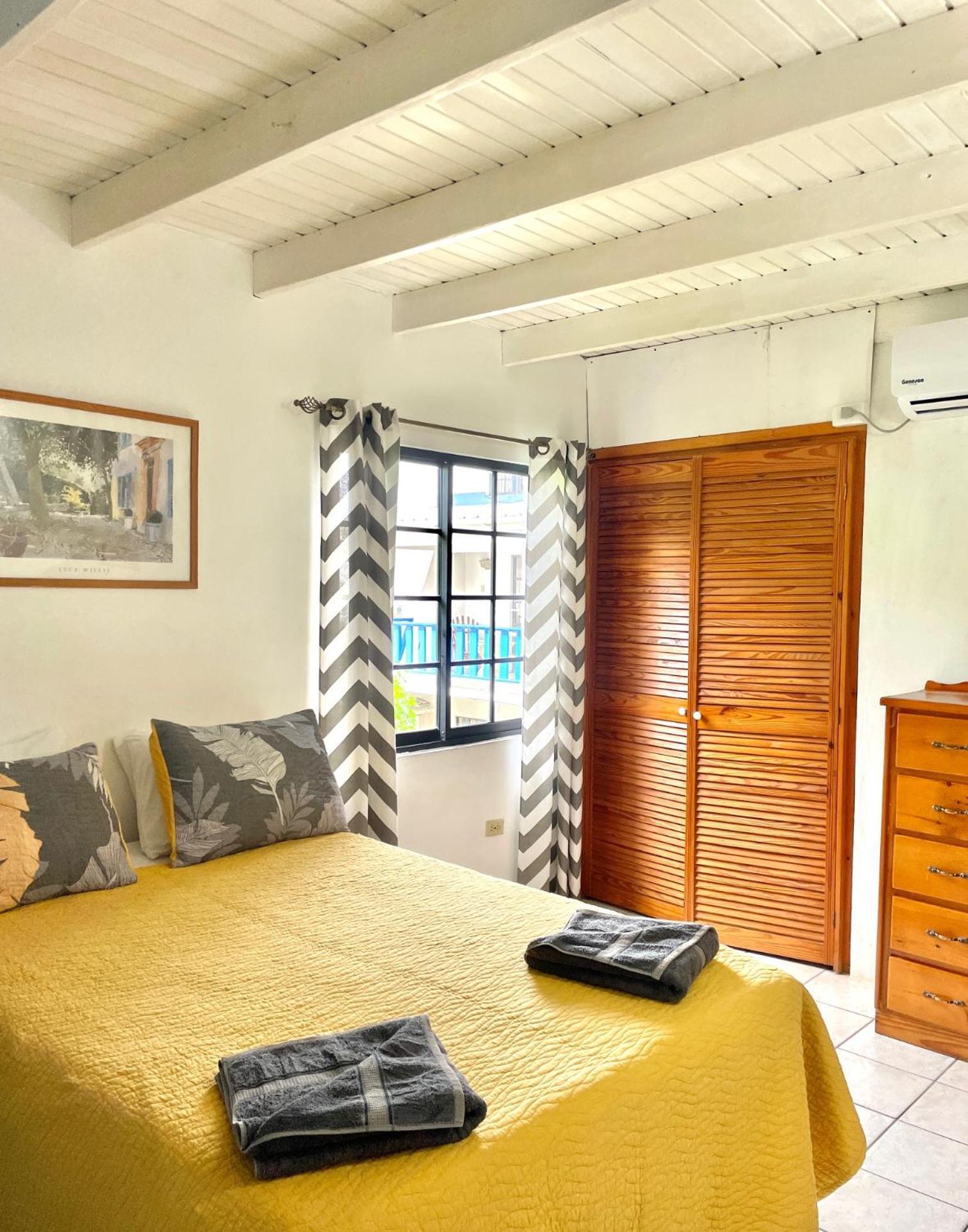 Bananaquit Tobago -Stay Near The Beach Crown Point Exterior foto