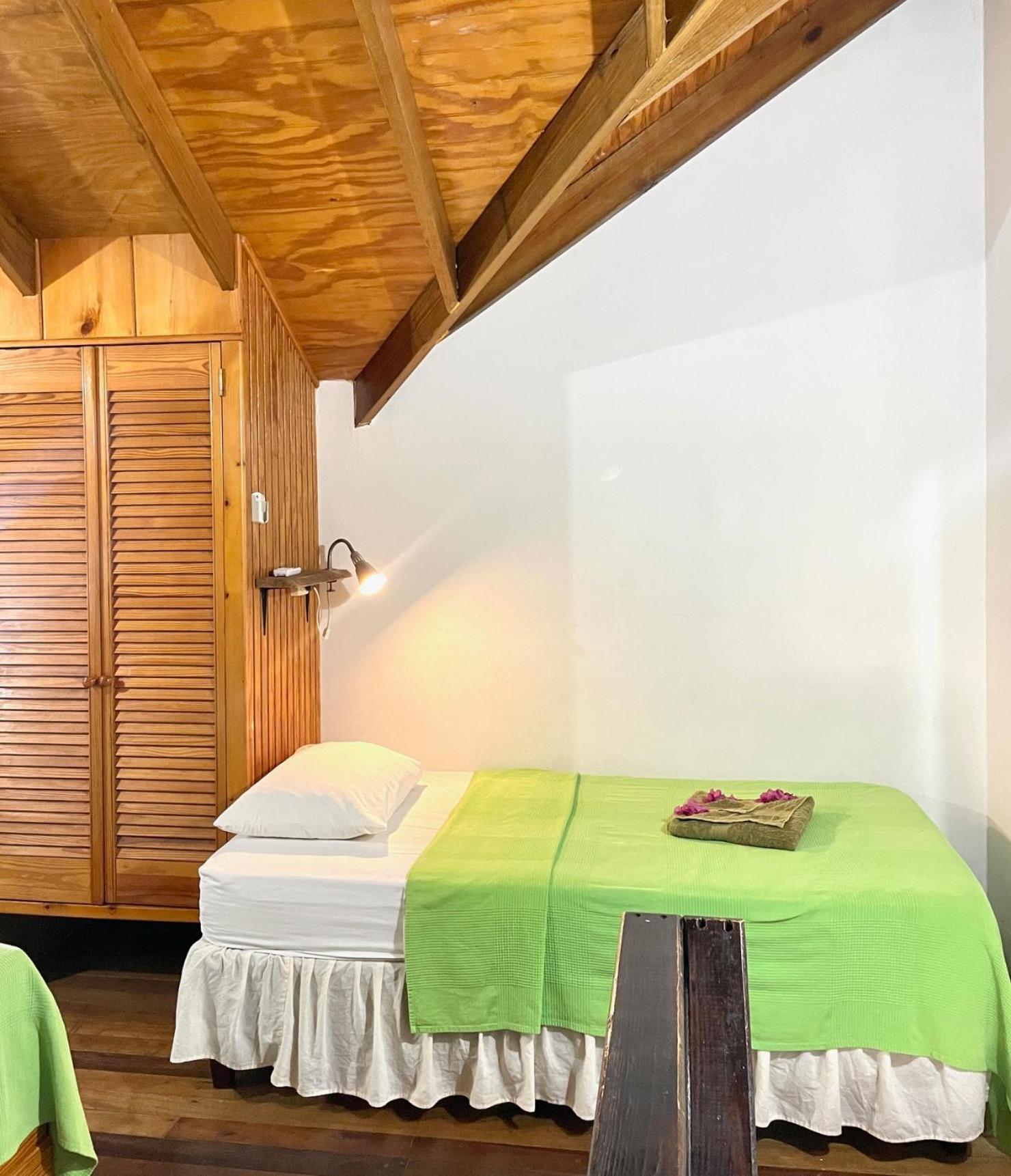 Bananaquit Tobago -Stay Near The Beach Crown Point Exterior foto