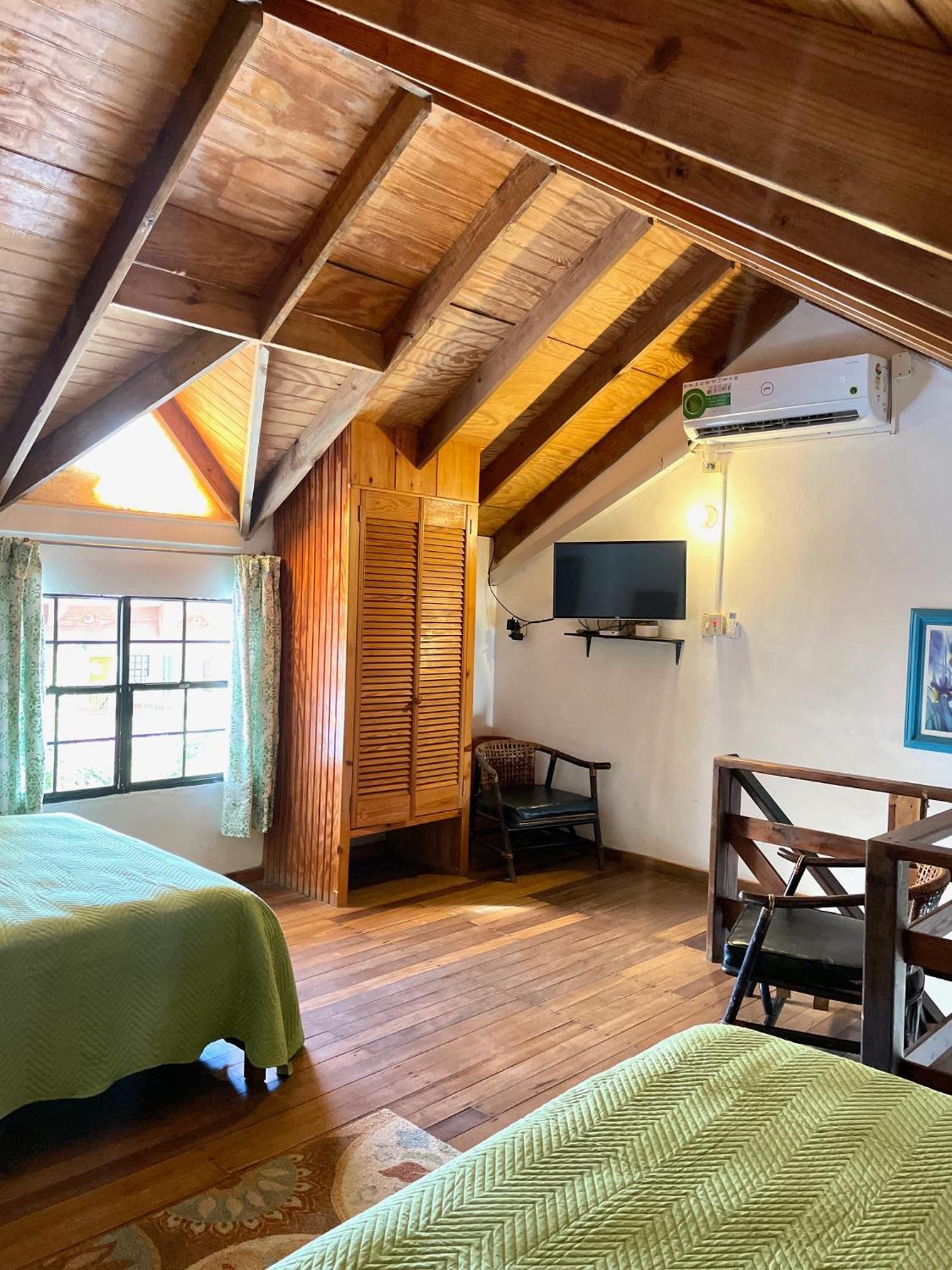 Bananaquit Tobago -Stay Near The Beach Crown Point Exterior foto
