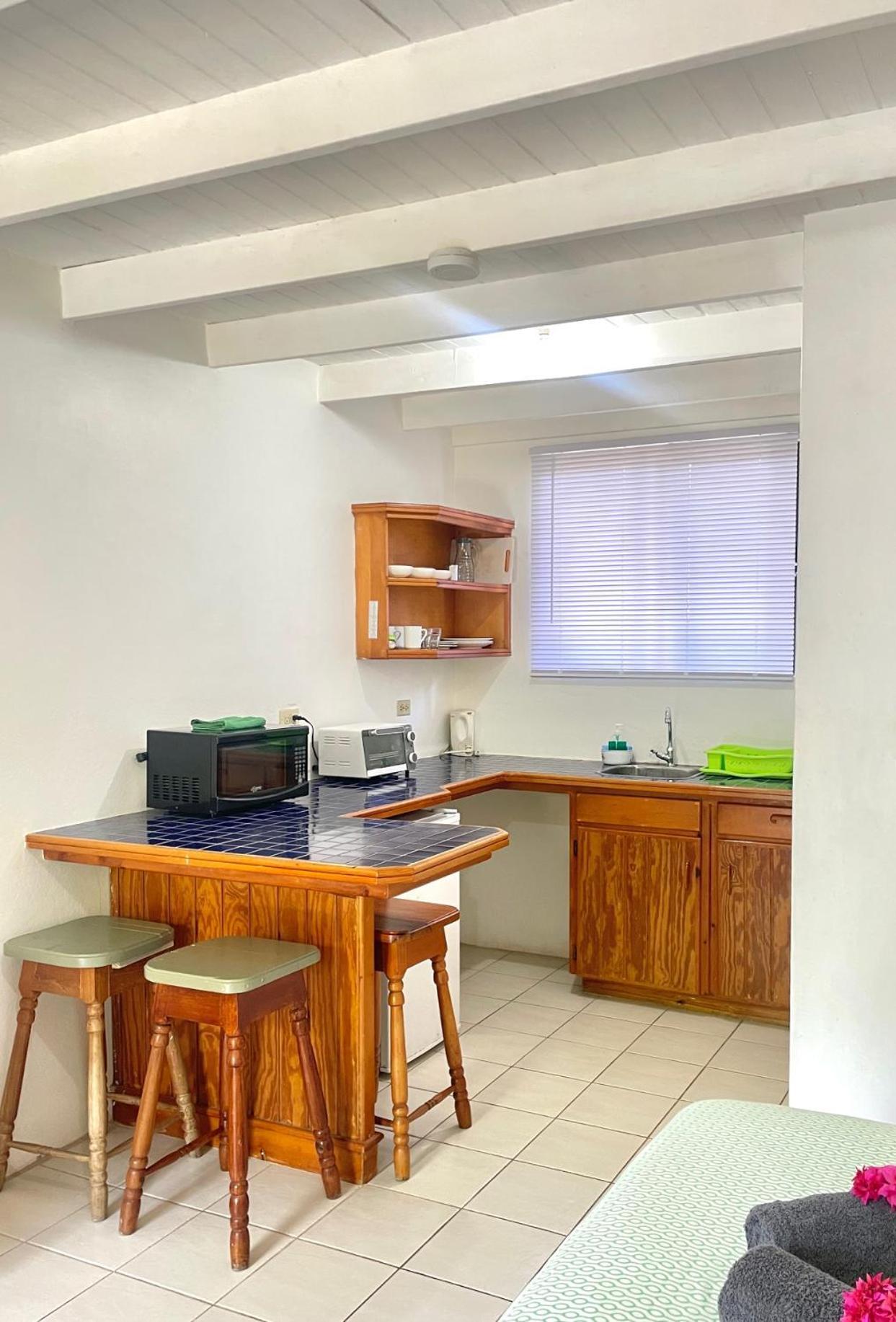Bananaquit Tobago -Stay Near The Beach Crown Point Exterior foto