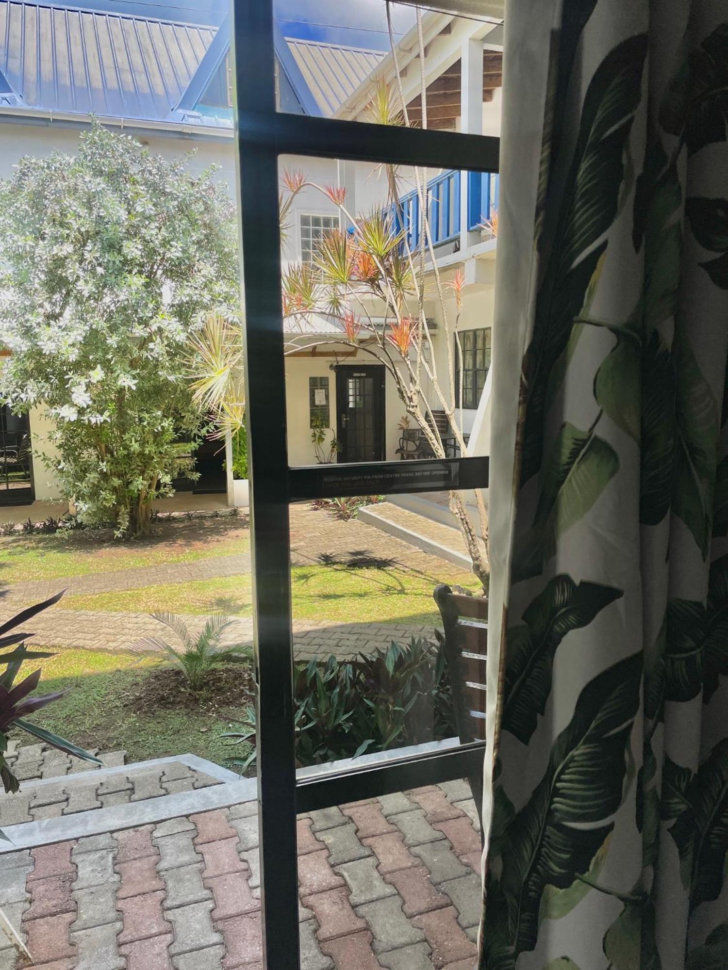 Bananaquit Tobago -Stay Near The Beach Crown Point Exterior foto